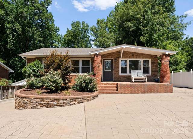 Property at 4337 Tipperary Pl, Charlotte, NC 28215, 5 beds, 2 baths