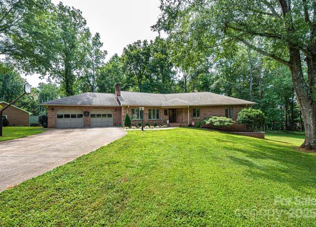 Property at 5933 Willowbottom Rd, Hickory, NC 28602, 4 beds, 3 baths