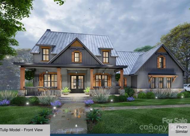 Property at 51 W Park Ave, Hendersonville, NC 28792, 3 beds, 2.5 baths