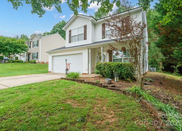 Property at 1912 8th St SE, Hickory, NC 28602, 3 beds, 2.5 baths