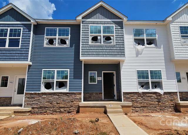 Property at 1982 W Davidson Ave, Gastonia, NC 28052, 3 beds, 2.5 baths