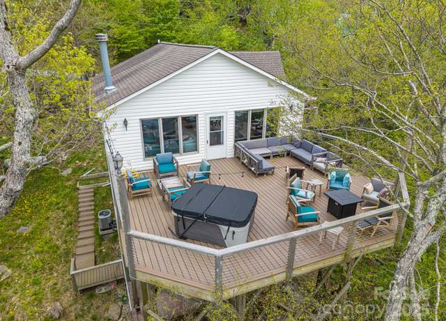 Property at 114 Spruce Hollow Rd, Beech Mountain, NC 28604, 5 beds, 4 baths