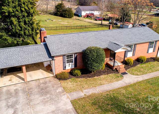 Property at 2704 Silvers Ln, Albemarle, NC 28001, 3 beds, 2 baths