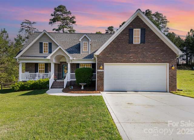 Property at 5108 Boardwalk Ct, Dallas, NC 28034, 3 beds, 2 baths