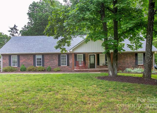Property at 1610 Ford St, Charlotte, NC 28216, 3 beds, 2 baths