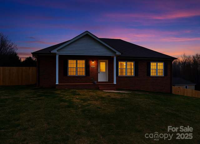 Property at 300 Pine Meadows Cir, Hickory, NC 28601, 3 beds, 2 baths