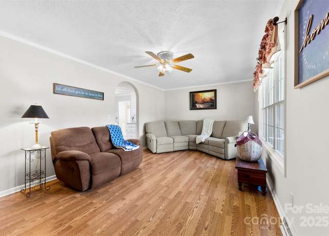 Property at 300 Scotland Dr, Kings Mountain, NC 28086, 3 beds, 1.5 baths