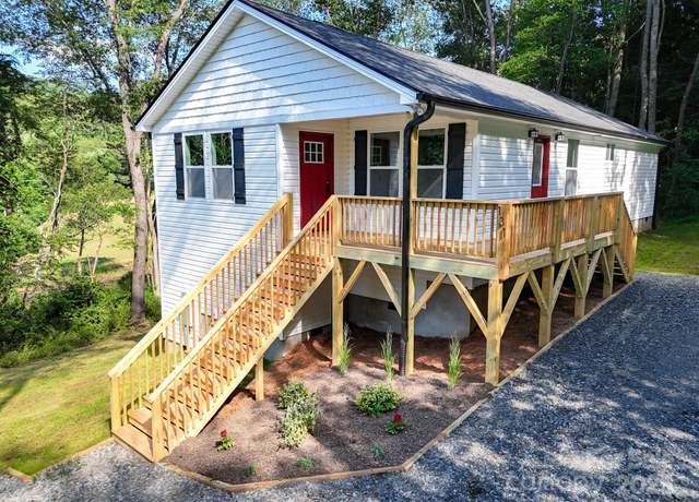 Property at 131 Acorn Ln, Waynesville, NC 28785, 3 beds, 2 baths