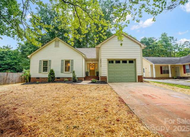 Property at 2212 Pinebrook Cir, Charlotte, NC 28208, 3 beds, 2 baths