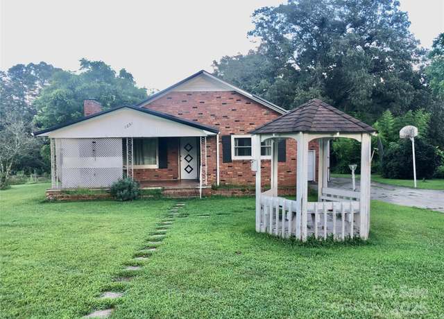Property at 1851 Enon Rd, Valdese, NC 28690, 3 beds, 1.5 baths