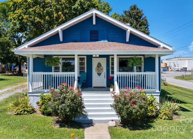 Property at 30 17th St SE, Hickory, NC 28602, 3 beds, 2 baths