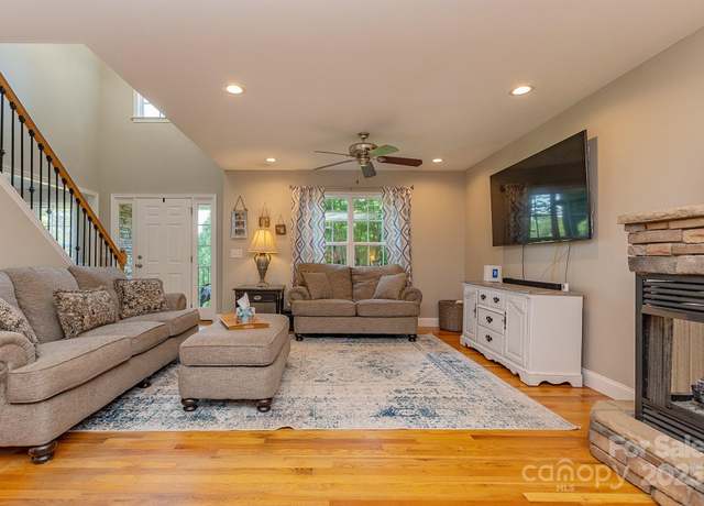 Property at 368 Noralin Dr, Winston Salem, NC 27107, 3 beds, 3.5 baths