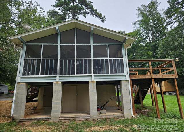 Property at 6813 Navajo Trl, Sherrills Ford, NC 28673, 2 beds, 1 bath
