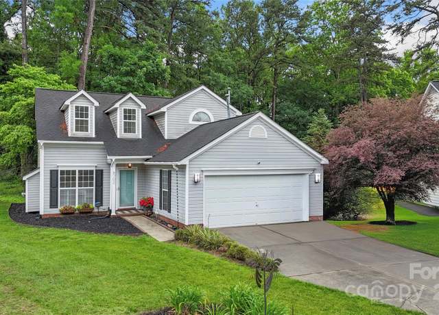 Property at 8302 Holbrook Square Ct, Charlotte, NC 28216, 3 beds, 2 baths