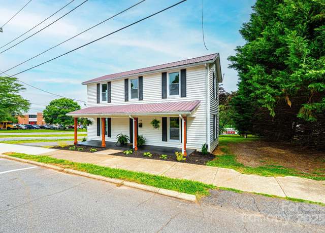 Property at 210 W 15th St, Newton, NC 28658, 3 beds, 1.5 baths