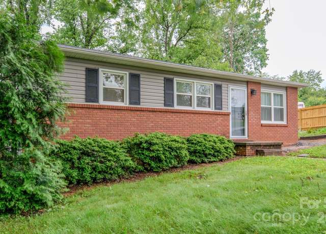Property at 109 Chapman Dr, Asheville, NC 28805, 3 beds, 2 baths