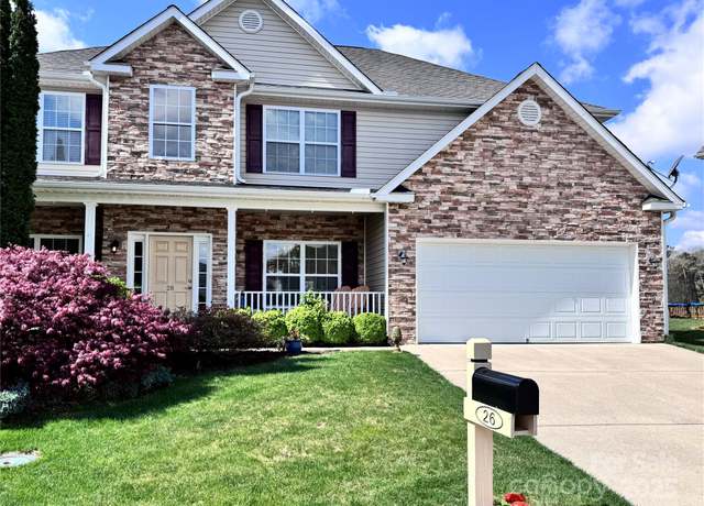 Property at 26 Trey Bourne Dr, Asheville, NC 28804, 4 beds, 3.5 baths