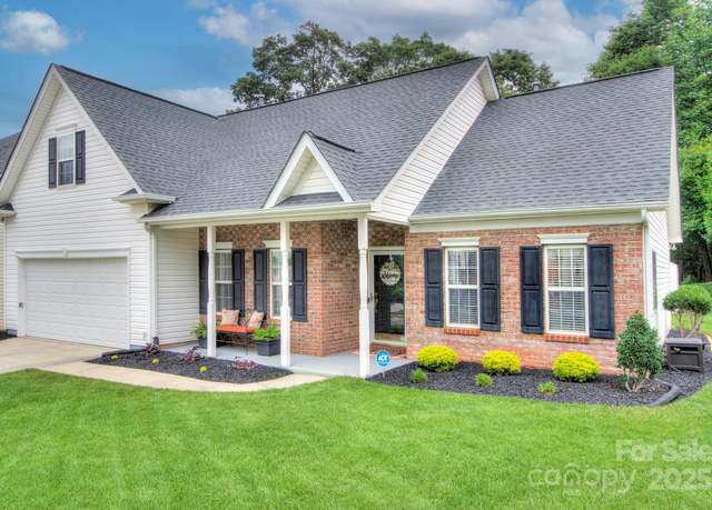 Property at 5748 Timbertop Ln, Charlotte, NC 28215, 3 beds, 2.5 baths