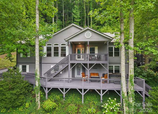 Property at 7 Higel Ln, Maggie Valley, NC 28751, 4 beds, 3 baths