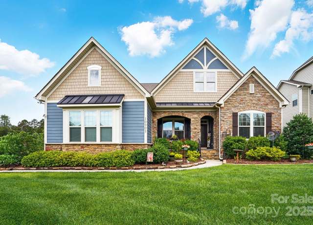 Property at 10903 Skymont Dr, Huntersville, NC 28078, 4 beds, 3 baths