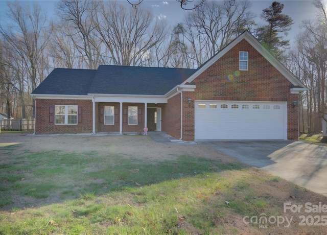 Property at 2712 Thornburg Ct, Monroe, NC 28110, 4 beds, 2 baths