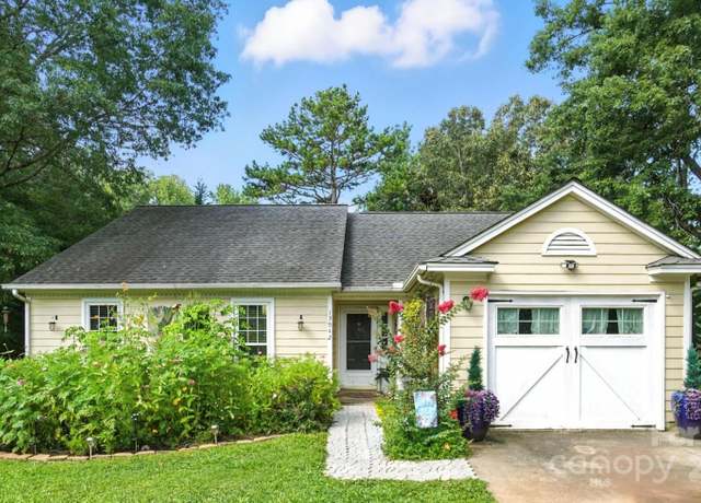 Property at 13942 Dannemara Dr, Pineville, NC 28134, 3 beds, 2 baths