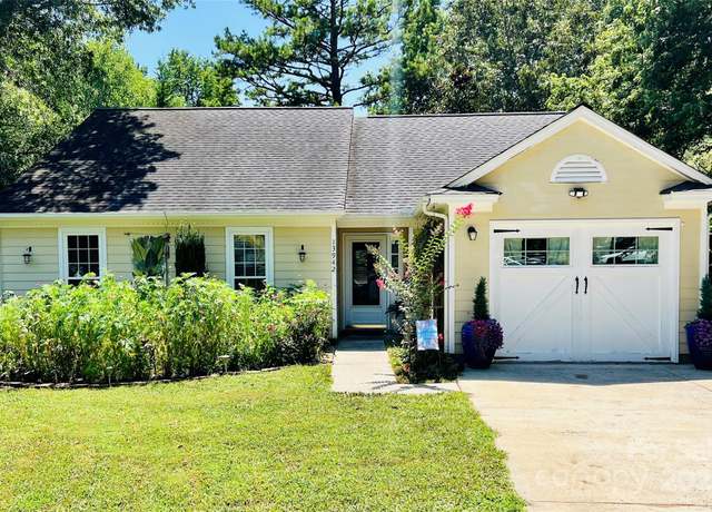 Property at 13942 Dannemara Dr, Pineville, NC 28134, 3 beds, 2 baths