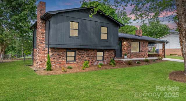 Photo of 606 Hillcrest St, Hudson, NC 28638