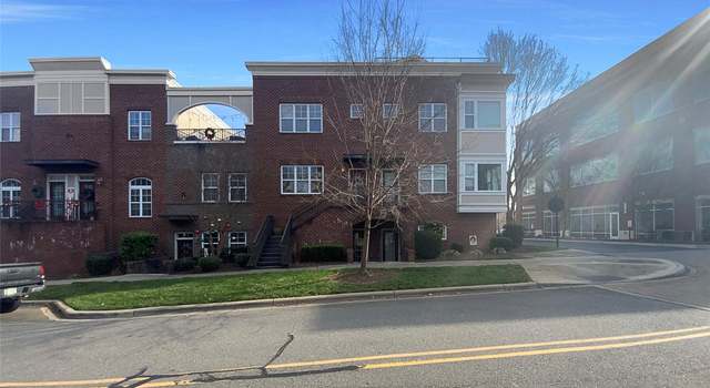 Photo of 210 Harbour Place Dr, Davidson, NC 28036