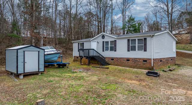 Photo of 109 Dogwood Dr, Hickory, NC 28601