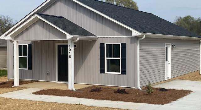 Photo of 1015 Adams St, Statesville, NC 28677