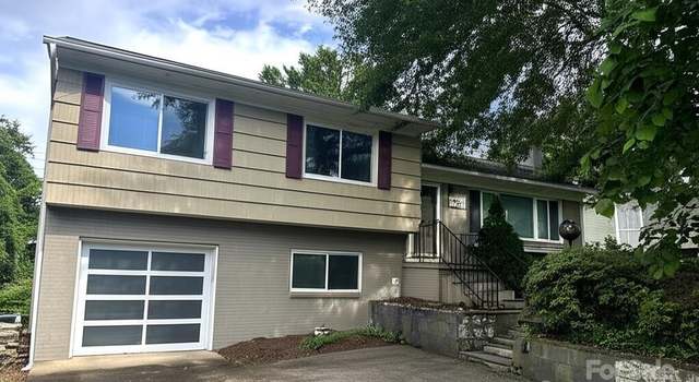 Photo of 5187 Lake Park Dr, Hickory, NC 28601