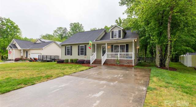 Photo of 522 Kittiewake Ln, Clover, SC 29710