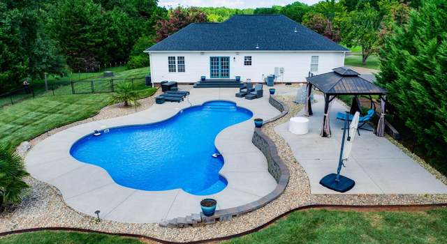 Photo of 1526 Lauren Alexis Ct, Dallas, NC 28034