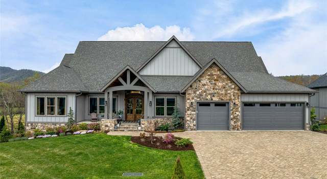 Photo of 325 Daniel Circle Dr, Mills River, NC 28759
