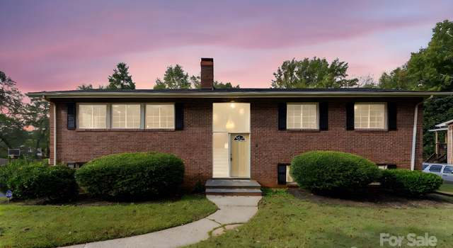 Photo of 3327 Deerwood Dr, Gastonia, NC 28054