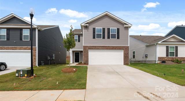 Photo of 27 Lillian Ln, Hendersonville, NC 28792