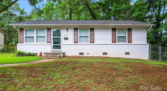 Photo of 2328 Danforth Ln, Charlotte, NC 28208