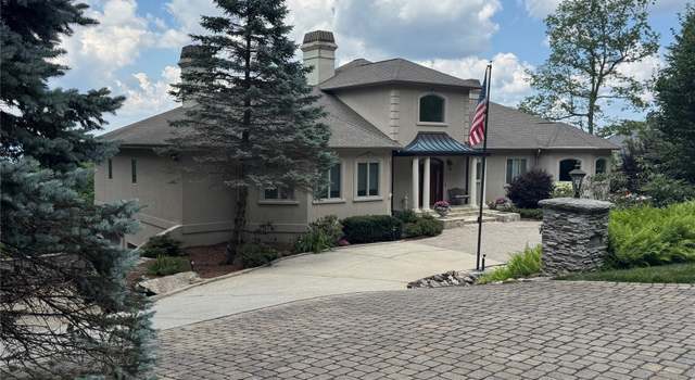 Photo of 121 Berry Creek Dr, Flat Rock, NC 28731