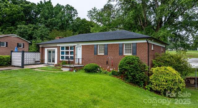 Photo of 5083 Fleetwood Dr, Hickory, NC 28602