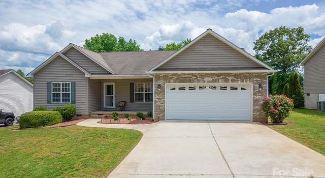 Photo of 206 Pine Meadow St, Hickory, NC 28601