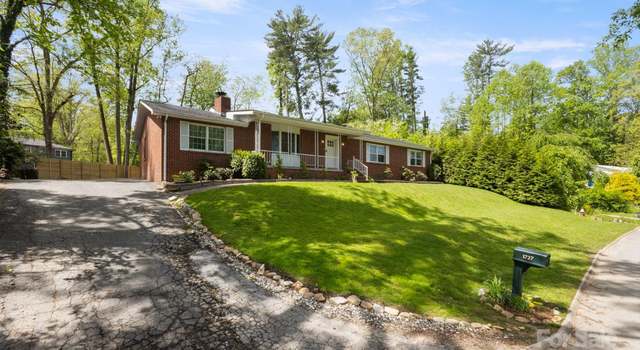 Photo of 1727 Meadowbrook Ter, Hendersonville, NC 28791