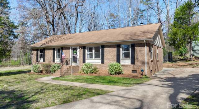Photo of 2537 Wood Star Ct, Matthews, NC 28105