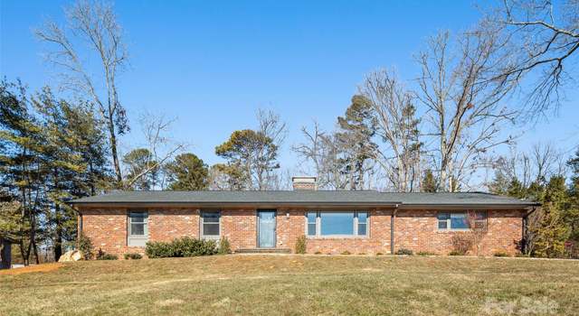 Photo of 18 Oakwilde Dr, Asheville, NC 28803