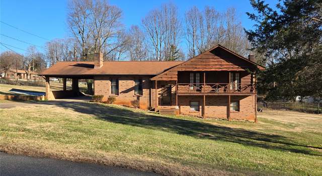 Photo of 1074 25th St NE, Hickory, NC 28601