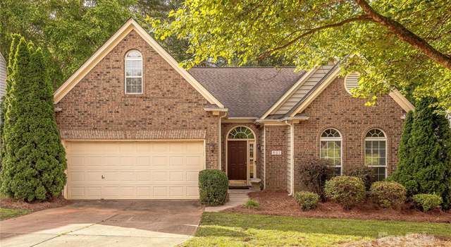 Photo of 901 Clearbrook Rd, Matthews, NC 28105