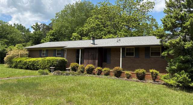 Photo of 947 Ravendale Dr, Charlotte, NC 28216