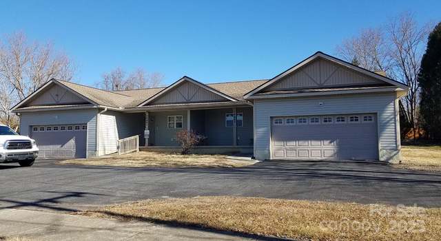 Photo of 1484 Old Spartanburg Rd, Hendersonville, NC 28792