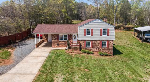 Photo of 118 Adrians Forest Dr, Dallas, NC 28034