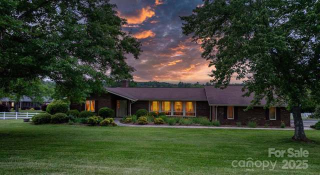 Photo of 2448 Moss Farm Rd, Hickory, NC 28602
